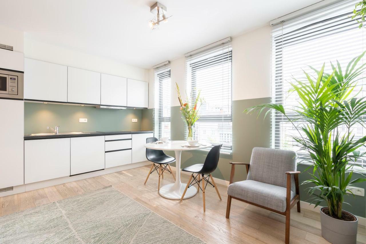 Shway - The Card Apartment Antwerp